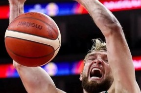 包含托特纳姆迎全明星赛关键赛，加时末段篮板制胜，引发热议，纪律约束更严格的词条