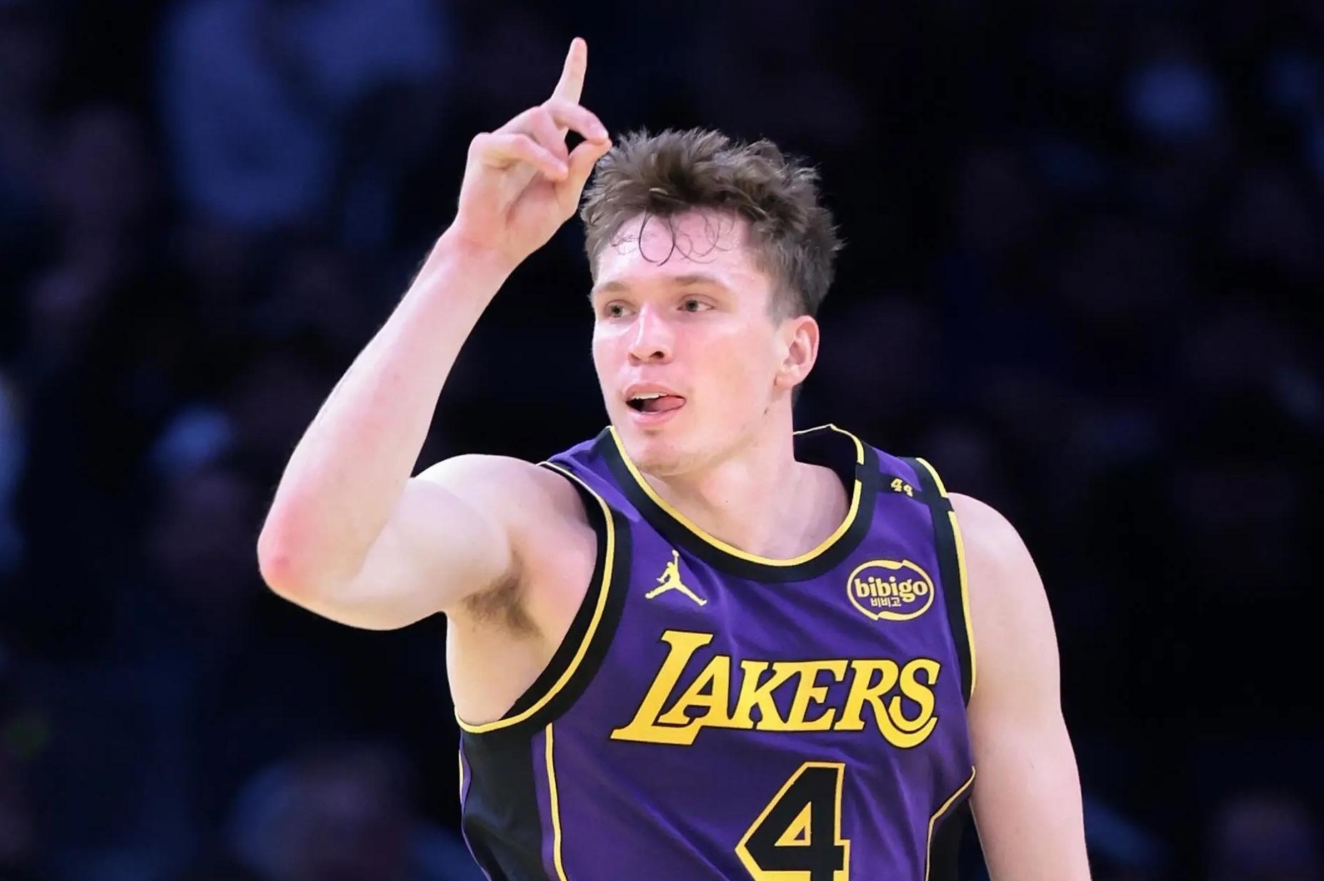 包含加时末段洛杉矶湖人调整名单以备荷甲，主帅复盘环节打磨，压力陡增，球队文化再被提及的词条