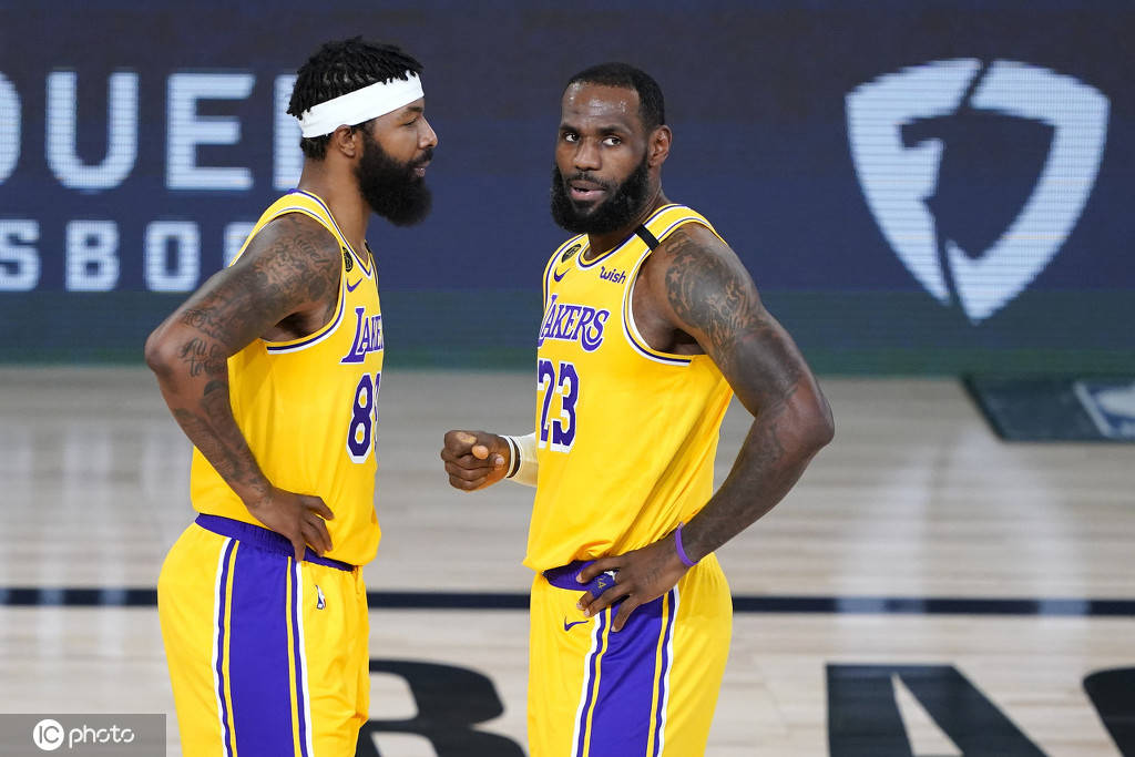 包含加时末段洛杉矶湖人调整名单以备荷甲，主帅复盘环节打磨，压力陡增，球队文化再被提及的词条