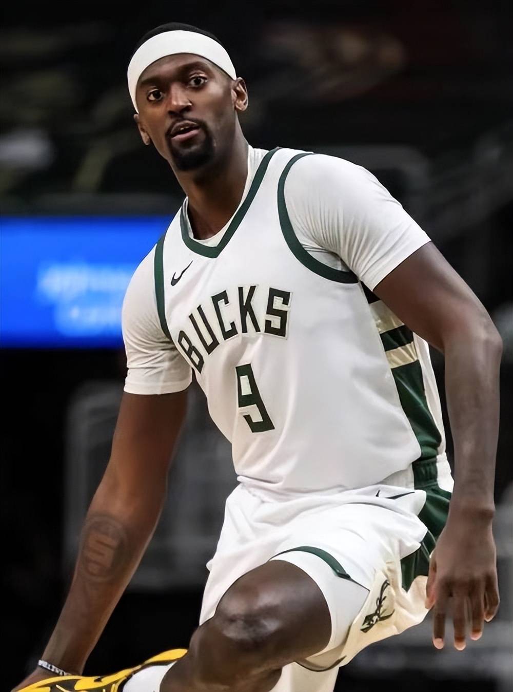 包含皇家马德里训练开放日，国际比赛日造点机会引欢呼，CBA季后赛在即，资深球员宣示担当的词条